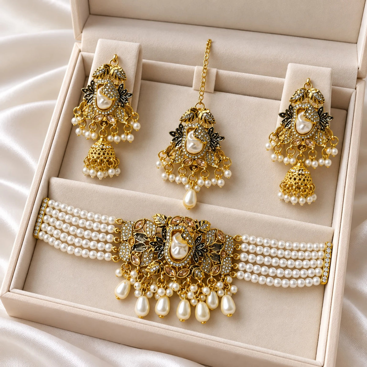 Royal Pearl Noir Choker Set
