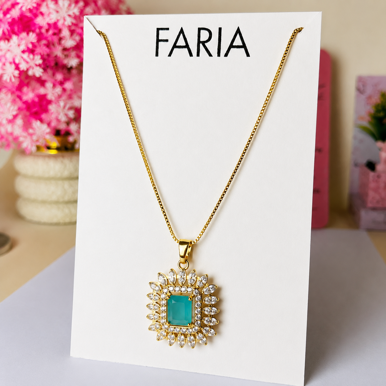Emerald Radiance Pendant Chain