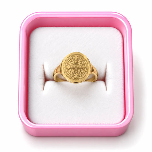 Golden Engraved Medallion Signet Ring