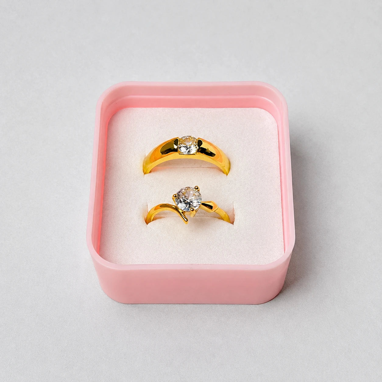 Classic Solitaire Pair Ring Set
