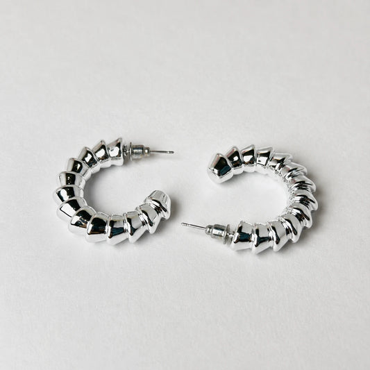 Luna Ribbed Hoop Earrings – Silver
